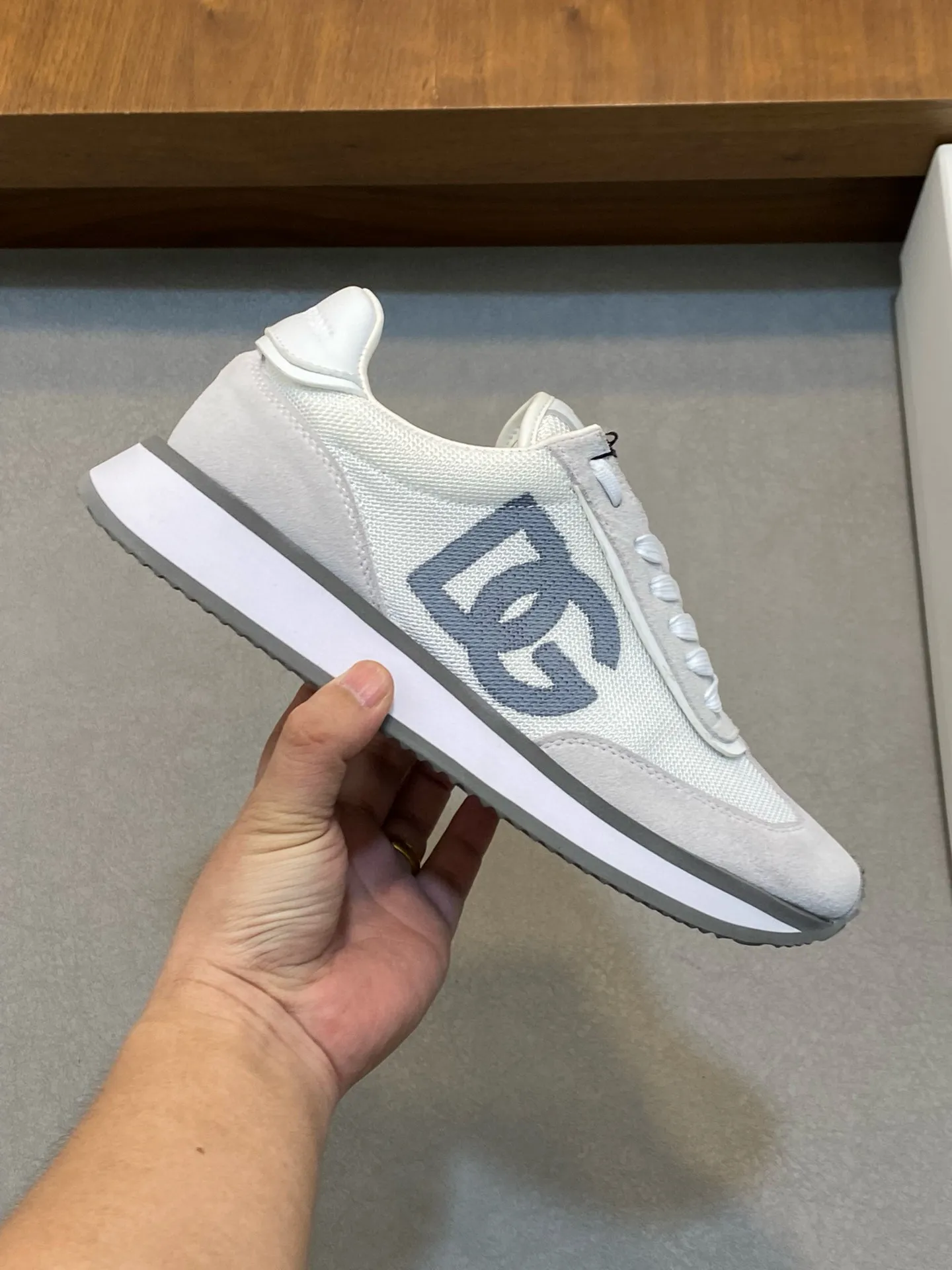 Factory price: 458💰••New products••Dolce&Gabbana••DG✔️High-end men's sports•casual shoes. Original goods from top counters. Original imported cowhide, multi-material splicing design ➕Imported cowhide lining, cowhide feet ➕Original TPR elastic outsole. Size: 39-44 (38, 45 customized)